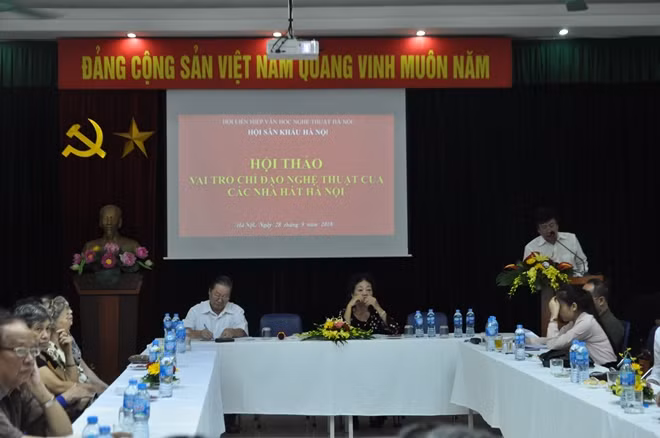 Các đại biểu cũng chỉ ra rằng nhà hát sẽ khó tồn tại và phát triển nếu thiếu vai trò của người chỉ đạo nghệ thuật đủ tâm và tầm