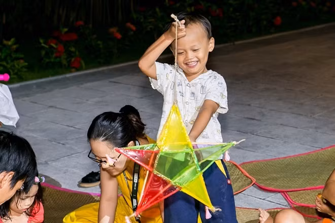 Và thích thú sở hữu món đồ chơi truyền thống