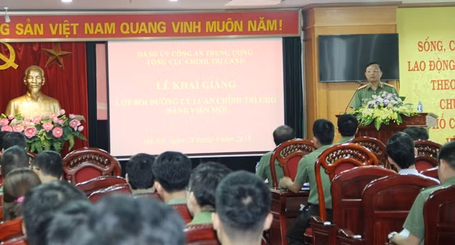 Khai mạc lớp bồi dưỡng tại Hà Nội ngày 28-5