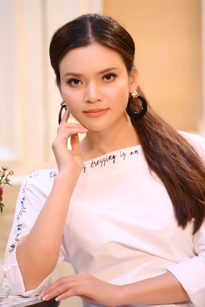 Nghệ sĩ ưu tú Phạm Phương Thảo