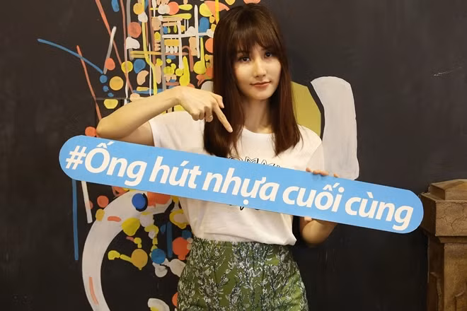 Diễm My với thông điệp hạn chế sử dụng ống hút nhựa