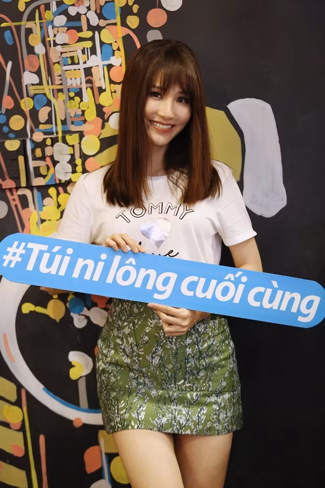Người đẹp bên thông điệp hạn chế sử dụng túi nilon