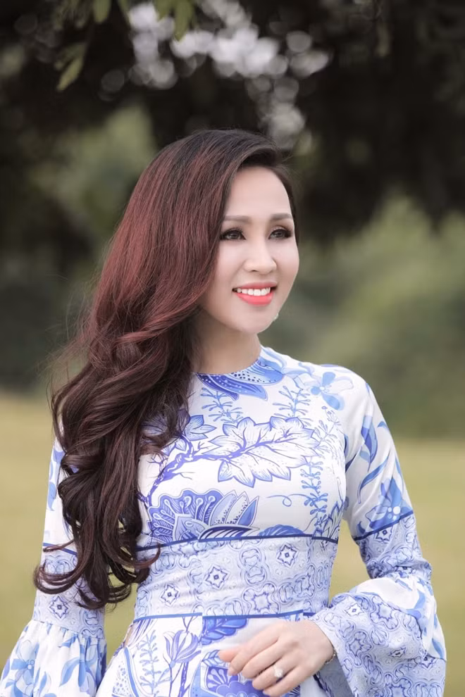 Sao Mai 2011 - ca sĩ Khánh Ly
