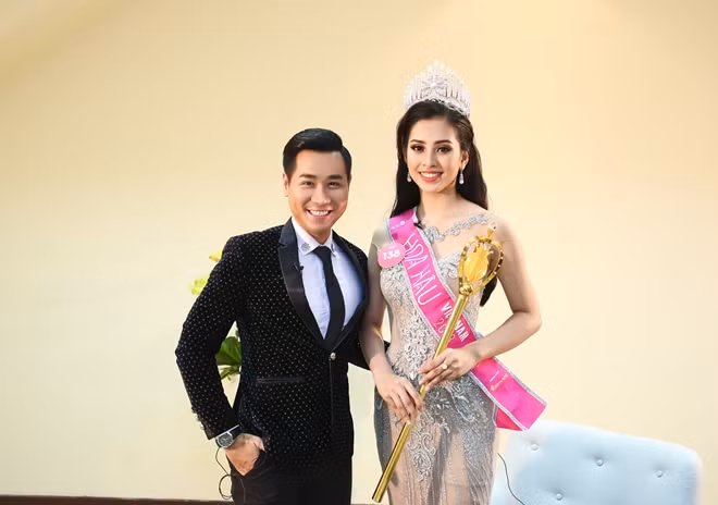 Nguyên Khang và tân hoa hậu sau buổi phỏng vấn