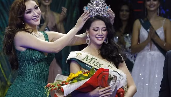 Phương Khánh đăng quang Hoa hậu Trái đất 2018