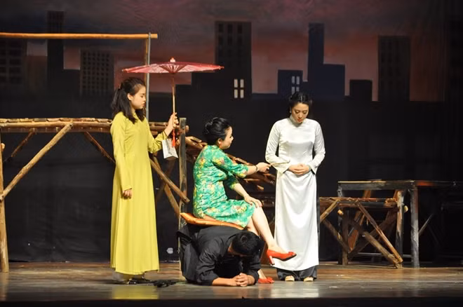 Vợ Ba Tẩu (nghệ sĩ Mỹ Duyên) tìm cách ngăn cản bằng một cuộc sắp xếp hôn nhân khác cho Bảo Yến.