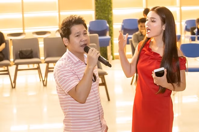 Ca sĩ Trọng Tấn miệt mài tập luyện cùng Phương Thảo cho liveshow của ca sĩ