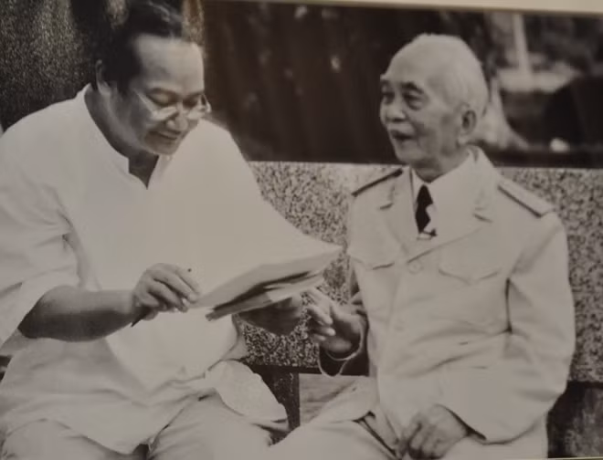 Một trong số các hình ảnh về Đại tướng Võ Nguyên Giáp trưng bày bên lề hội thảo