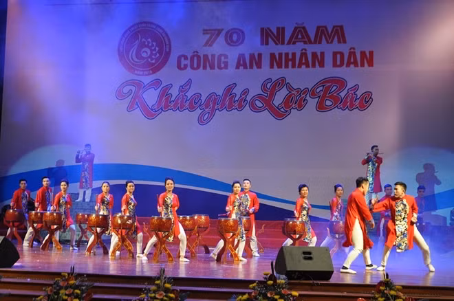 Tiết mục múa trống sôi động của đoàn Bắc Giang
