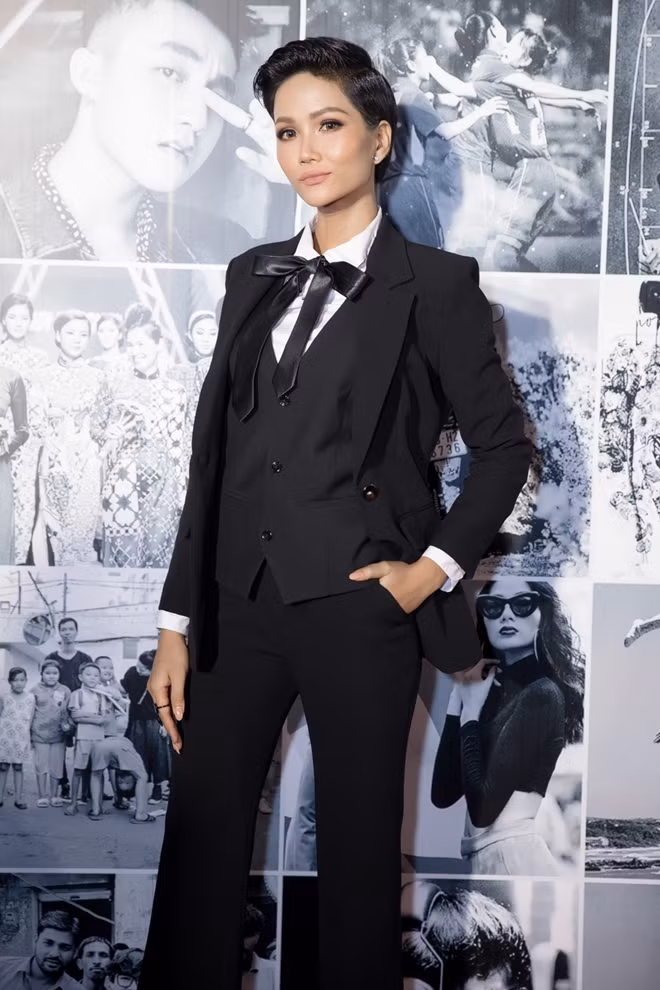 Đương kim hoa hậu H'Hen Niê gây ngạc nhiên với bộ trang phục theo phong cách Tomboy