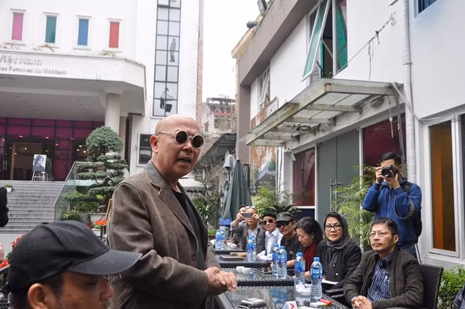 Họa sĩ Thành Chương chia sẻ rằng ông đã quá mệt mỏi vì tranh giả, tranh nhái