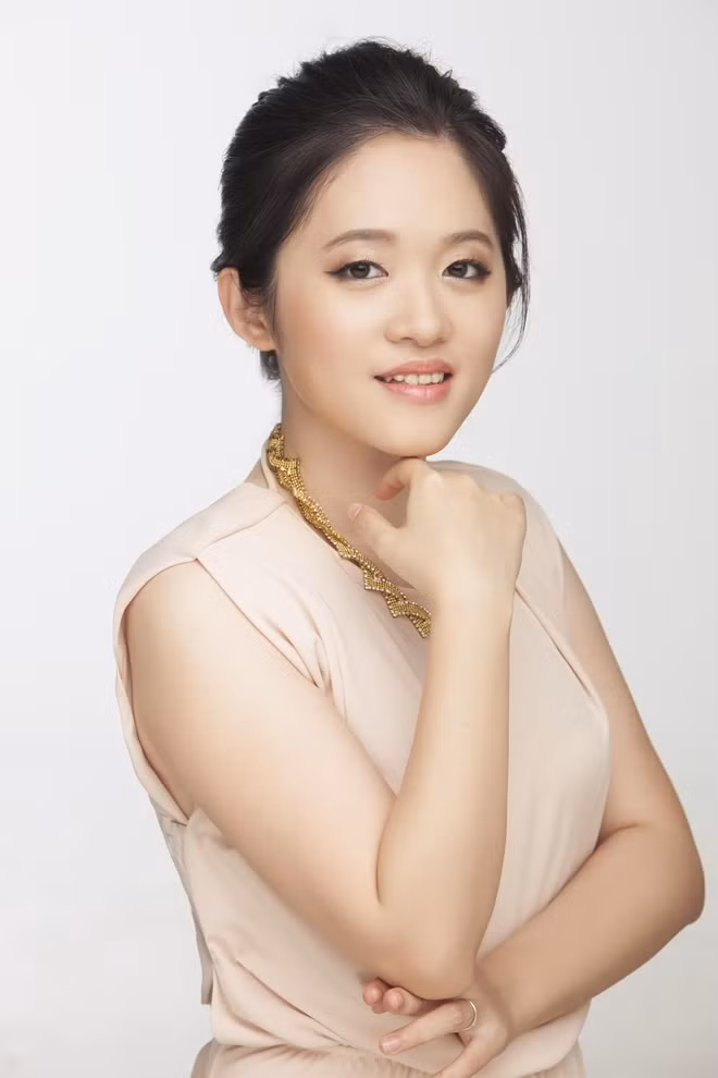 Nữ nghệ sĩ là 1 trong 30 gương mặt dưới 30 tuổi ấn tượng nhất Việt Nam do Forbes bình chọn năm 2015