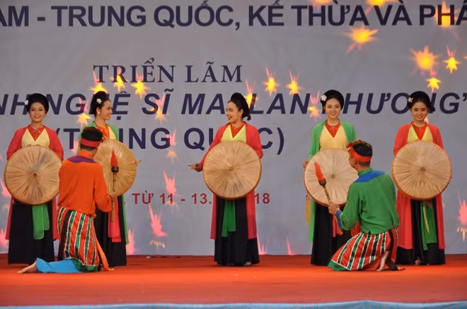 Nghệ sĩ Việt Nam giới thiệu nghệ thuật Chèo đến các đại biểu 2 nước Việt Nam - Trung Quốc