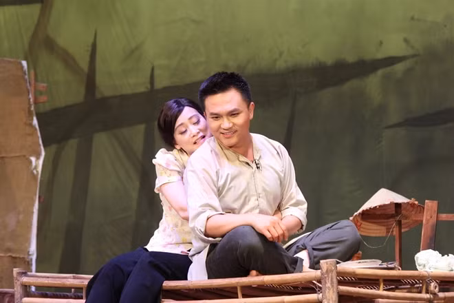 Cảnh trong vở "Nửa đời ngơ ngác"