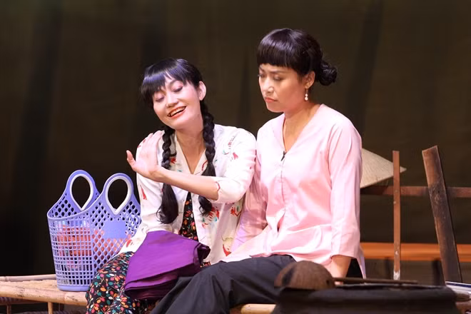 Hồng Ánh là 1 trong 2 nghệ sĩ theo sát "Nửa đời ngơ ngác" từ thời điểm đầu đến nay