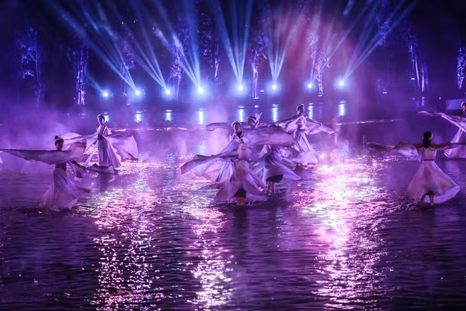 Sân khấu lung linh trong "Tinh hoa Bắc Bộ"