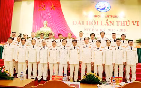 Đại tướng Trần Đại Quang, Ủy viên Bộ Chính trị, Bí thư Đảng ủy Công an Trung ương, Bộ trưởng Bộ Công an với các đại biểu tham dự Đại hội.