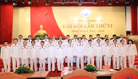 Đoàn đại biểu đại diện cho Đảng bộ Công an Trung ương nhiệm kỳ 2015-2020 tham dự Đại hội toàn quốc lần thứ XII của Đảng ra mắt tại Đại hội.
