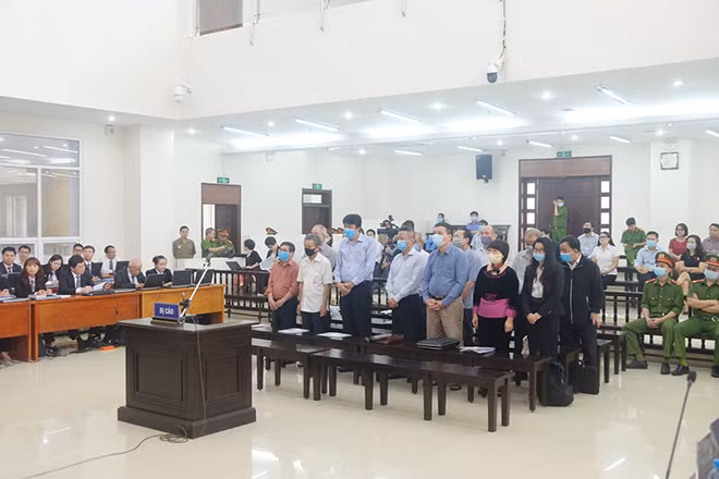 Các bị cáo tại phiên toà sơ thẩm.