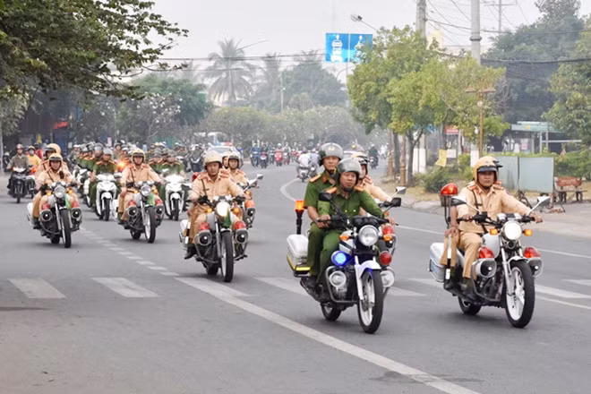 Lực lượng CAND ra quân bảo vệ Đại hội Đảng toàn quốc lần thứ XIII. Lực lượng CAND ra quân bảo vệ Đại hội Đảng toàn quốc lần thứ XIII.