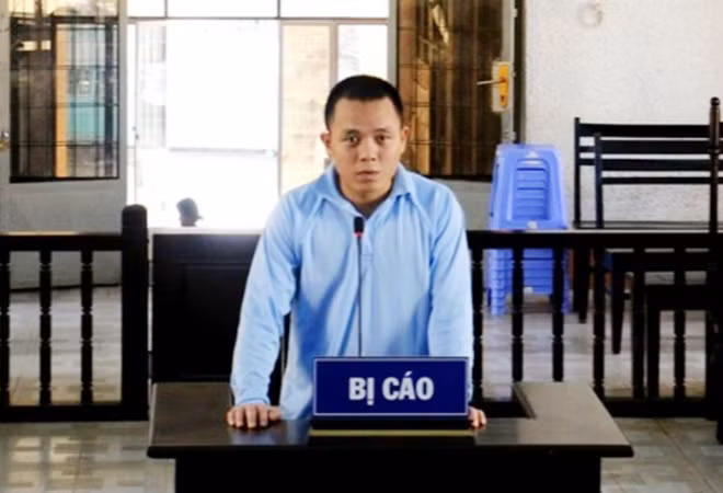Bị cáo Trần Ngọc Minh bị Tòa tuyên án tù chung thân vì hành vi vận chuyển, mua bán trái phép ma túy.