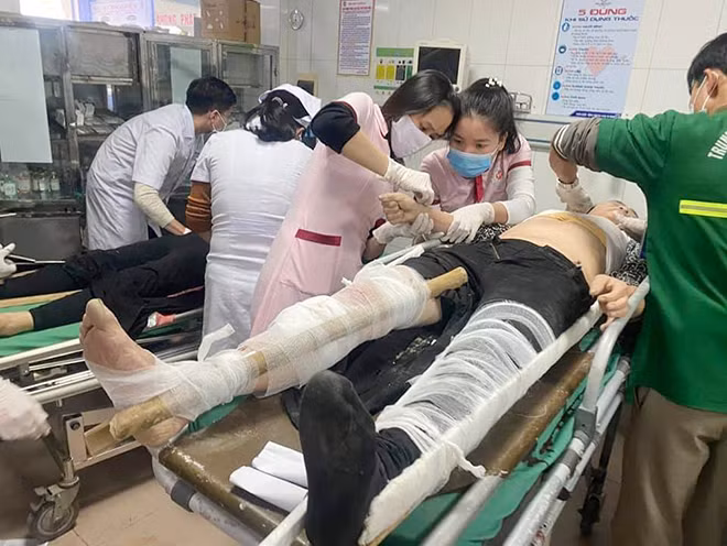 Bệnh viện Đa khoa 115 đang điều trị cho 8 công nhân bị tai nạn lao động.