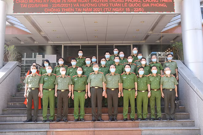 Bộ trưởng Tô Lâm cùng các đại biểu dự buổi làm việc.