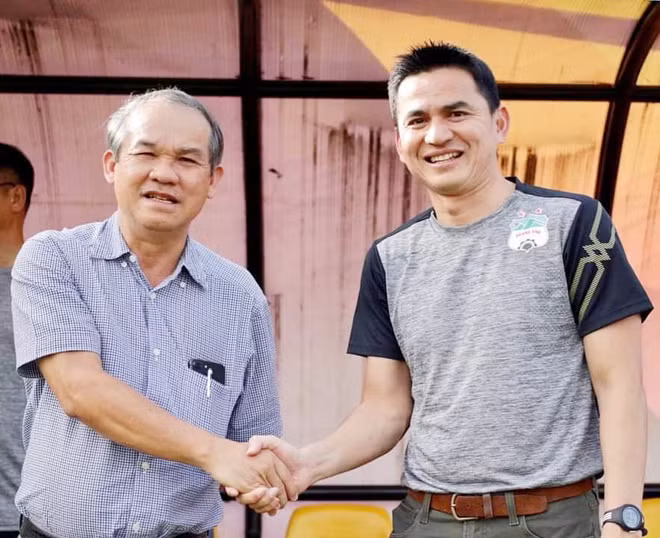 Bầu Đức tạo cơn sốt khi đưa Kiatisak trở lại Hoàng Anh Gia Lai. Ảnh: HAFC