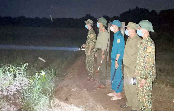 Công an tỉnh An Giang phối hợp cùng Biên phòng, Quân sự tuần tra, kiểm soát, ngăn chặn nhập cảnh trái phép trên tuyến biên giới.