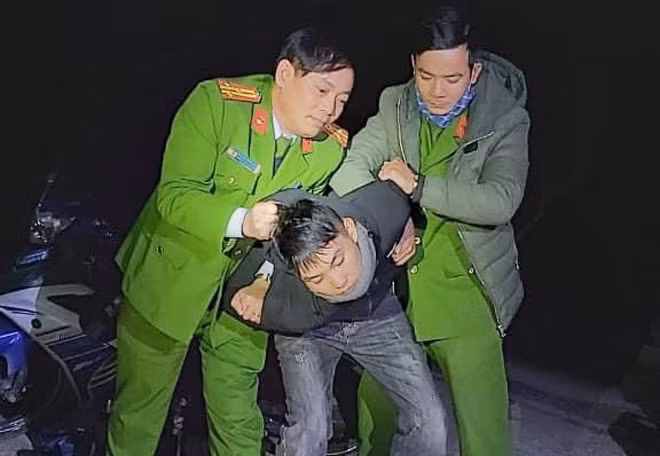 Đối tượng bị bắt giữ cùng tang vật.