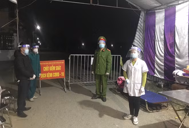 Cán bộ, chiến sĩ Công an tỉnh Hải Dương trực 24/24h để phòng, chống dịch. Cán bộ, chiến sĩ Công an tỉnh Hải Dương trực 24/24h để phòng, chống dịch.