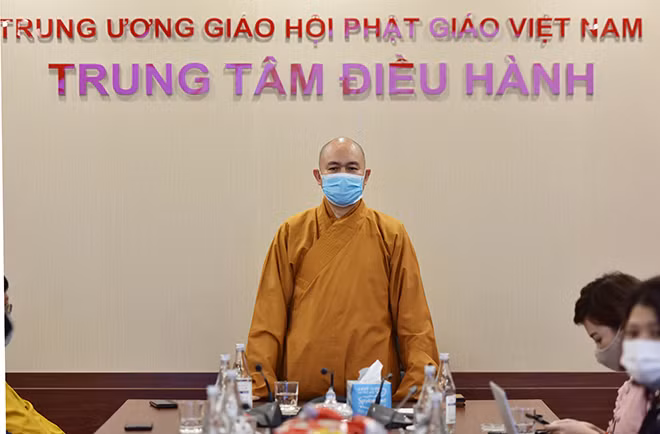 Thượng tọa Thích Đức Thiện trao đổi với báo chí chiều 23/2.