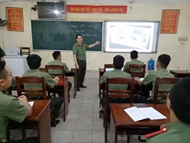 Một giờ lên lớp của Đại uý Nguyễn Chí Đông tại Trường Cao đẳng ANND I.