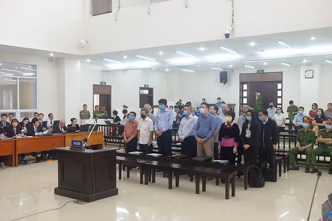 Các bị cáo tại phiên tòa.