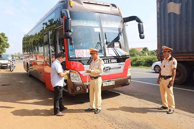 Phòng CSGT Công an tỉnh tăng cường tuần tra, kiểm soát, xử lý nghiêm các trường hợp vi phạm trên tuyến giao thông.