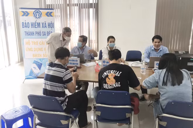 Bảo hiểm xã hội TP Sa Đéc hướng dẫn người dân cài đặt ứng dụng VssID.