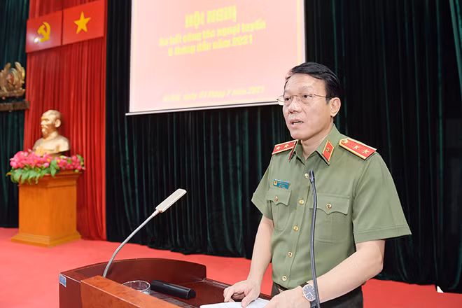 Thứ trưởng Lương Tam Quang phát biểu tại Hội nghị.