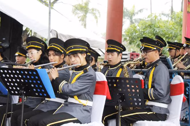 Câu lạc bộ Dàn nhạc kèn Huế biểu diễn tại lễ ra mắt vào dịp đầu năm mới 2021.