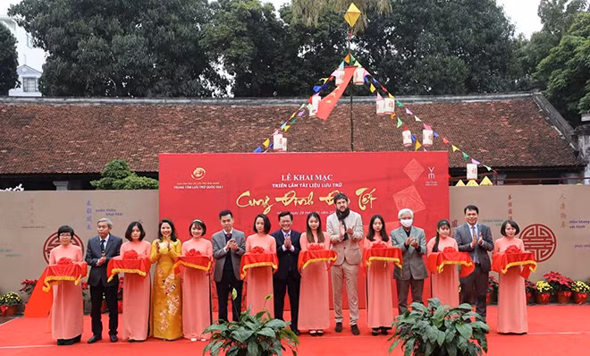 Khai mạc triển lãm “Cung đình đón Tết”.