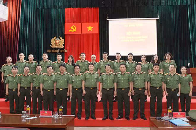 Thứ trưởng Lương Tam Quang và các đại biểu dự Hội nghị