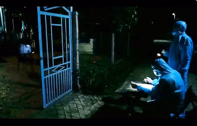 Cán bộ chiến sĩ Đại đội truy vết Công an tỉnh An Giang hỗ trợ các địa phương có dịch truy vết, khoanh vùng, dập dịch.