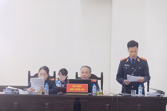 Đại diện Viện kiểm sát thực hành quyền công tố tại phiên toà