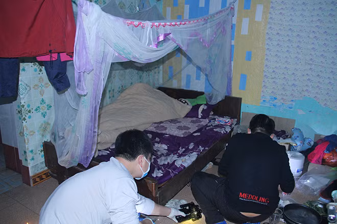Lực lượng Kỹ thuật hình sự thực hiện khám nghiệm hiện trường. Lực lượng Kỹ thuật hình sự thực hiện khám nghiệm hiện trường.