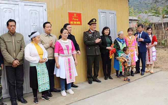 Lễ nghiệm thu - bàn giao nhà cho hộ nghèo có khó khăn về nhà ở huyện Hà Quảng (giai đoạn I).