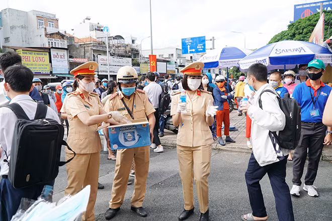 Lực lượng CSGT TP Hồ Chí Minh đồng hành cùng các thí sinh.