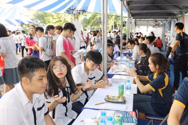 Chọn một ngành mới đầy tiềm năng hay chọn ngành cũ an toàn, câu trả lời phụ thuộc rất lớn vào ý chí và tư duy của thí sinh. Ảnh: minh họa