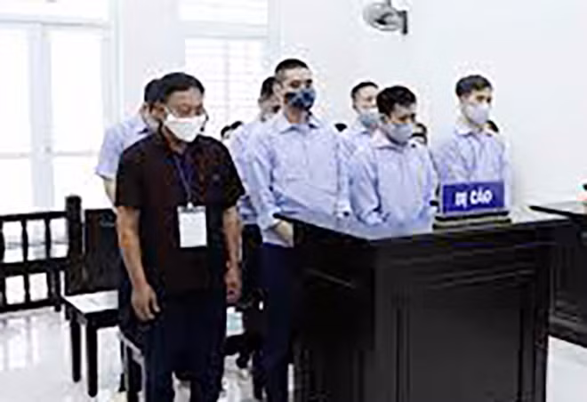 Các bị cáo tại phiên tòa.