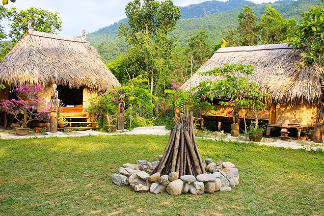 Một góc làng truyền thống Toom Sara.