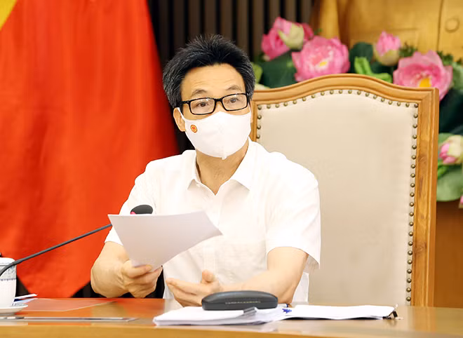 Phó Thủ tướng Vũ Đức Đam yêu cầu việc tiêm vaccine phòng COVID-19 phải theo đúng kế hoạch, tuyệt đối không để có vaccine mà tiêm chậm. Ảnh VGP Phó Thủ tướng Vũ Đức Đam yêu cầu việc tiêm vaccine phòng COVID-19 phải theo đúng kế hoạch, tuyệt đối không để có vaccine mà tiêm chậm. Ảnh VGP
