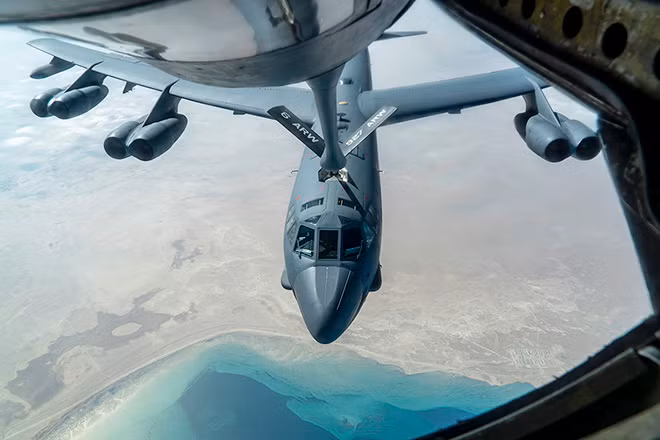 B-52H trên bầu trời Vùng Vịnh.
